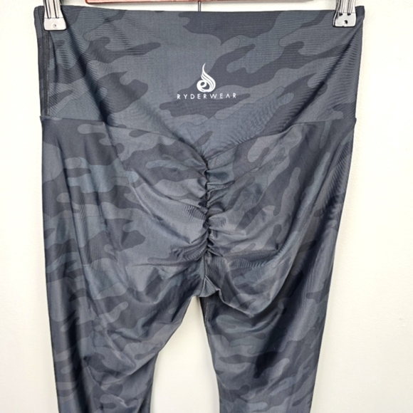 RYDERWEAR Athletic Leggings Scrunch Butt Camo Print Black Womens Size M? - Picture 2 of 9
